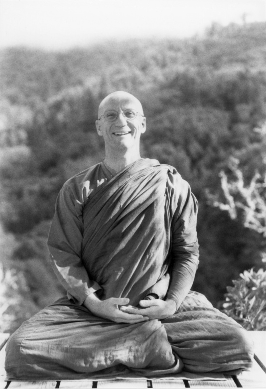 Ajahn Pasanno 1997 - photo by Jonny Breeze